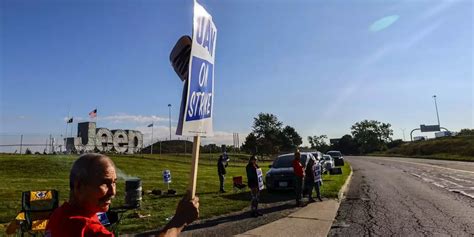 Uaw Strike How It Looks On The Picket Line
