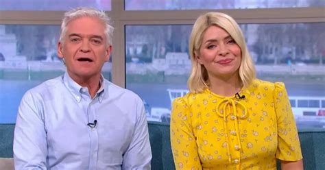 itv this morning viewers spot something dodgy on holly willoughby s dress manchester evening