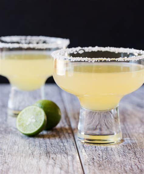 Key Lime Margaritas Garnish With Lemon