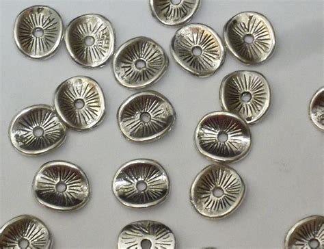 Gott laß dein heil uns schauen, auf nichts vergänglichs trauen, nicht eitelkeit uns freun! Metallo perle twist 10mm perline metallo spacer tra parti ...