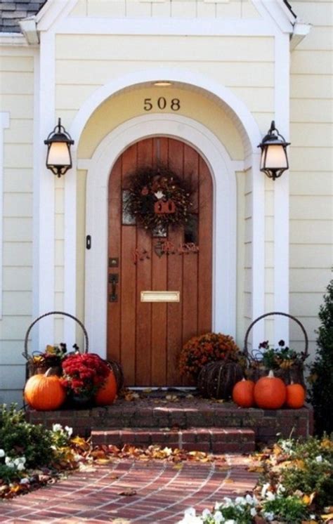 70 Cute And Cozy Fall And Halloween Porch Décor Ideas