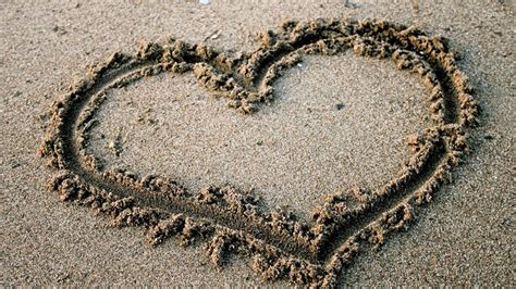 Heart In Sand Wallpaper Wallpapersxplore Free Hd Desktop Wallpapers