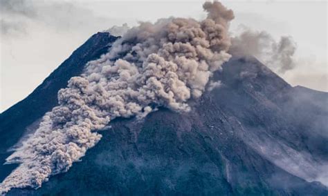Indonesias Mount Merapi Volcano Erupts Indonesia The Guardian