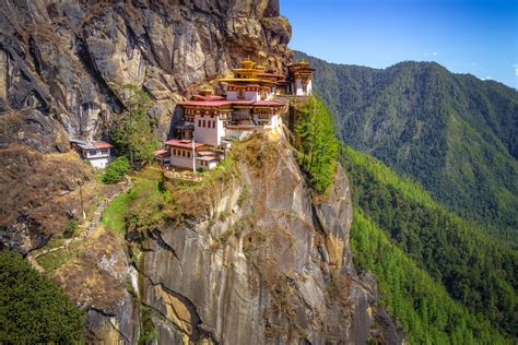 Remote bhutan first allowed the world a peek inside in 1974. Bhutan Sehenswürdigkeiten | Urlaubsguru.de