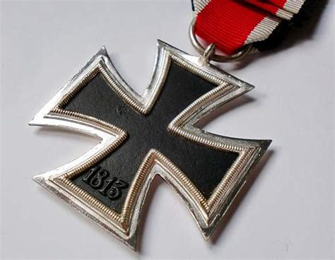 The decoration is the first combat valour award presented by germany since world war ii in 2007, the petitions committee of the bundestag made a recommendation to create a decoration to recognize military personnel for valour.1 in 2008. My Bundeswehr and 57er awards collection - Page 34