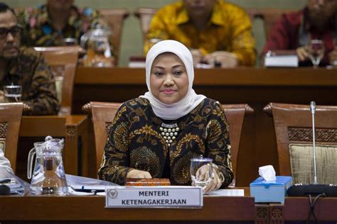Laporan penyiasatan gaji & upah salaries & wages survey report malaysia 2012 jabatan perangkaan malaysia department of statistics, malaysia jun june 2013. Pemerintah Tawarkan Buruh Bonus Lima Kali Gaji dalam ...