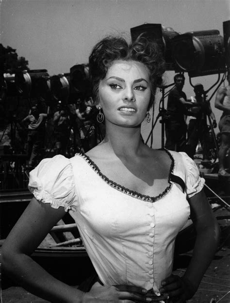 How To Dress Like The Og Bombshell Sophia Loren In 2018 Sophia Loren