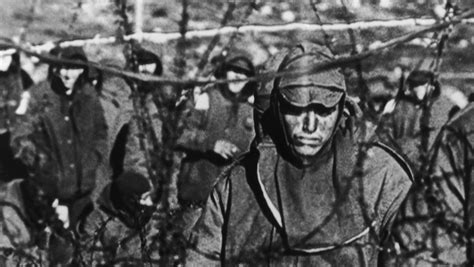 Se trata de una de las guerras más importantes para argentina, pues actualmente inglaterra es quien explota las islas malvinas, a pesar de que reconocen que su soberanía está aún sin definirse. Posturas contrarias durante la guerra de las Malvinas ...