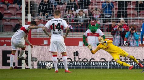 Für laimer ist es ein besonderes spiel, denn nach achtmonatiger verletzungspause steht der österreicher wieder im kader. VfB Stuttgart: Eine Niederlage nach der anderen | VfB ...