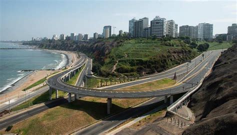Una de las actividades que continúa durante la cuarentena total establecida en diez regiones del país desde el 31 de enero hasta el 14 de febrero es la restauración. Coronavirus en Perú: así lucen las calles de Lima en su ...