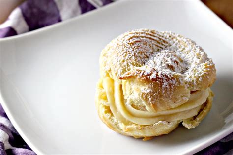 Pasticciotti italian cream filled pastries or tarts. Italian Cream Puffs with Custard Filling (St. Joseph's Day ...