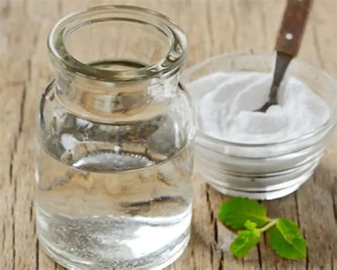 remove plaque on teeth with this homemade mouthwash