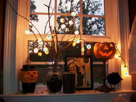 15 Halloween Window Decoration Ideas That Are Eye Popping Craftsonfire