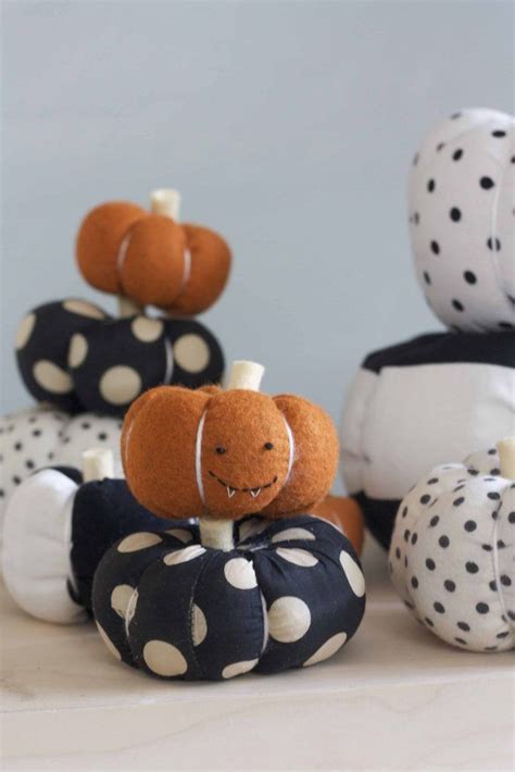 20 Diy Craft Ideas For This Fall Fabric Pumpkins Halloween Sewing