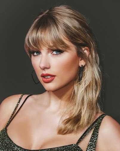 Taylor Swift Hot Photos Taylor Swift Hot Cleavage Pics Taylor Swift