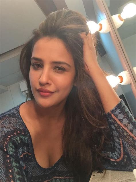 30 Photo Of Neha Sharma Cutest Bollywood Actress Selfies