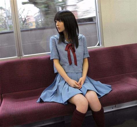 日本女生的校服裙子为什么越来越短？！