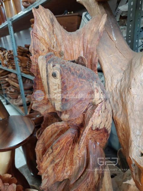 Patung Ikan Cupang – Pinus Merah 30x20x65cm – Gallery Furnicraft Jepara