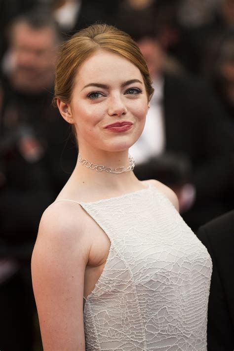 Emma Stone Hot Bikini Pictures Sexy Babe Of Malcolm In The Middle