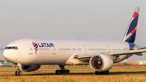 Latam B777 A Latam Boeing 777 300er Taxiing To Schiphol Ai Flickr