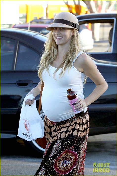 Photo Teresa Palmer Newly Married Very Pregnant On Xmas Eve 06 Photo 3018149 Just Jared