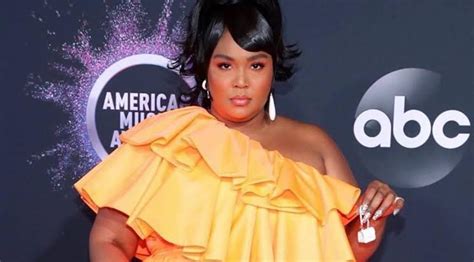 Jun 24, 2021 · in addition to jisoo, another star who loves miniature accessories is singer lizzo. Twitterati On Lizzo's Tiny Bag & Its Empowering Abilities