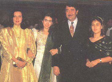 Actress karisma kapoor family photos with husband. Karishma Kapoor Family Pics Kids Daughter, Son Pictures