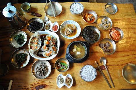 However, traditional galbi dinner includes rice, doenjang jjigae (soy bean paste stew), kimchi and a few side dishes. What to Order in a Korean Restaurant