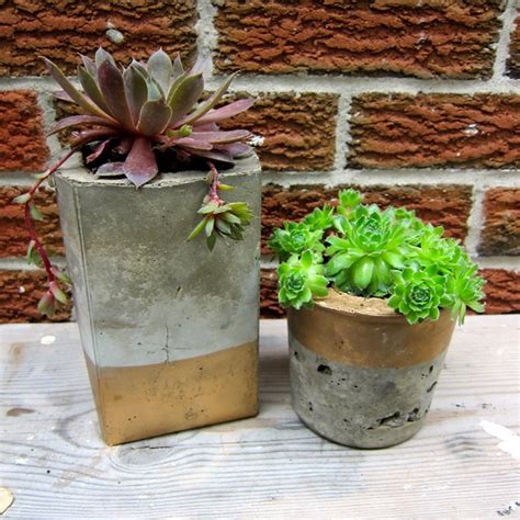 The shape of the outer container dictates the shape of the outside of your pot. DIY Cool Concrete Planters | Do it yourself ideas and projects