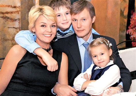 Юлия меньшова рассказала о расставании с мужем. Юлия Меньшова: биография, личная жизнь, фото, семья, дети