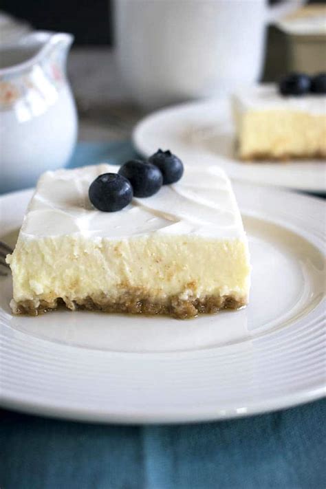 The topping adds a bit of tartness to the cheesecake, it is very simple & easy. Mom's Cheesecake with Sour Cream Topping