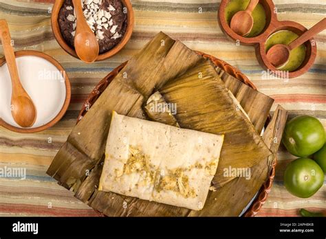 Tamales oaxaqueños plato mexicano hecho con masa de maíz pollo o