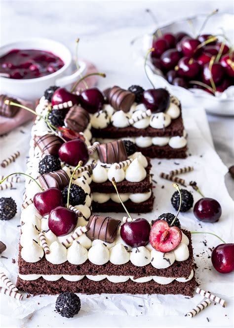 Eine deutsche schwarzwälder torte ist eine reichhaltige, köstliche schokoladentorte, die aus dem schwarzwald stammt. Schwarzwälder Kirsch Letter Cake | Emma's Lieblingsstücke