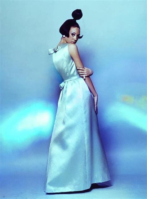 model marisa berenson wearing a blue dress with bows by nat kaplan