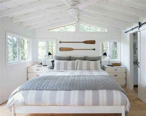 01 Rustic Lake House Bedroom Decorating Ideas
