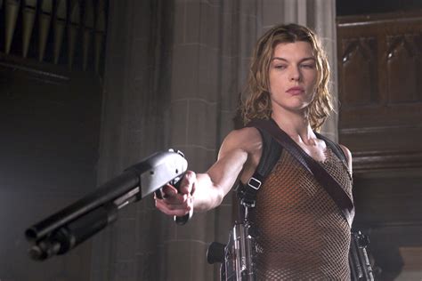 Naked Milla Jovovich In Resident Evil Apocalypse