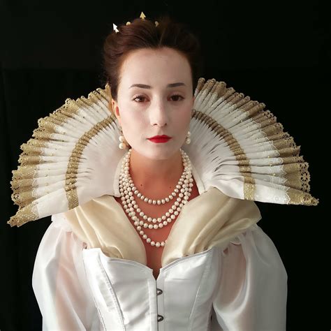 Elizabethan Standing Ruff Collar Open Ruff Supported By A Etsy Canada