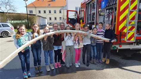 Denkinger Grundschüler statten der Feuerwehr einen Besuch ab