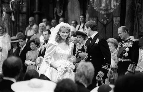 Everyone Missed Sarah Ferguson Winking At Her Wedding To Prince Andrew Goodhousemag Elizabeth Of