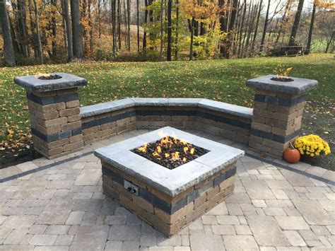 Paver Patio With Natural Gas Fire Pit Two Gas Fire Columns And
