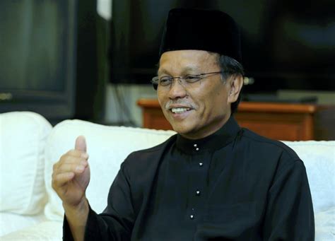 I will explain why we chose shafie, and i hope we can all understand. Datuk Seri Mohd Shafie Apdal / Sabah's delivery system ...