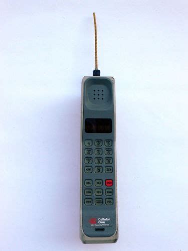 Vintage Motorola Ultra Classic Brick Mobile Phone Cell 80s 70s Old