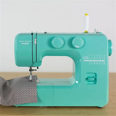 Janome Arctic Crystal Easy To Use Sewing Machine With Interior Metal