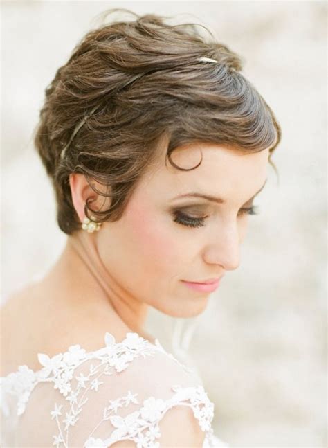 20 Sublime Wedding Hairstyles For Short Haired Brides Weddingsonline