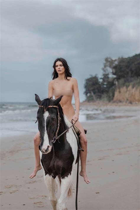 Kendall Jenner gây xôn xao vì ảnh nude hoang dại