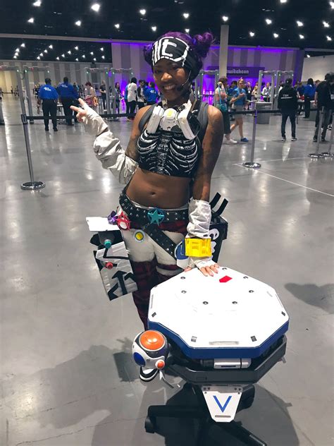 Séléna On Twitter Apex Video Game Costumes Amazing Cosplay