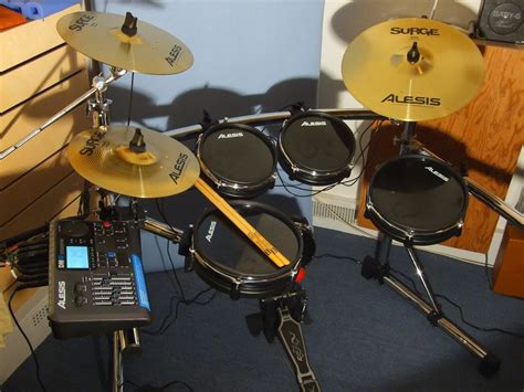 I bought the alesis dm10x mesh kit to quiet down the volume while playing music with my band. Test: Alesis DM10 Pro Kit - AMAZONA.de
