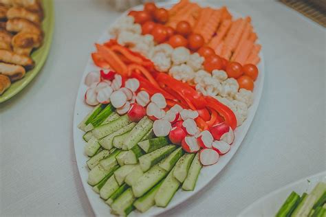 Freshly Cut Vegetables On Plate Creative Commons Bilder
