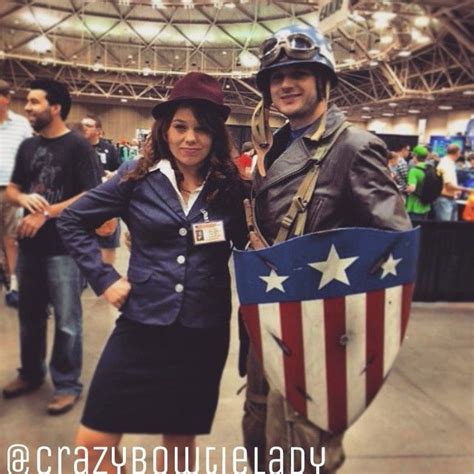 Agent Peggy Carter And Captain America At Wizard World Comic Con In