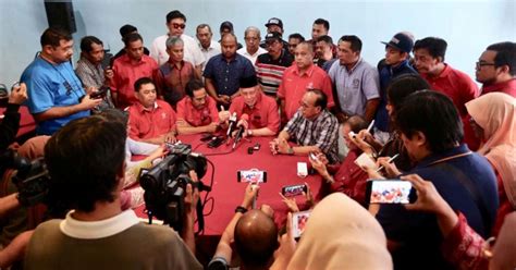 Welcome to abdul rahim trading (art). Former Melaka CM Abdul Rahim quits Umno | New Straits Times